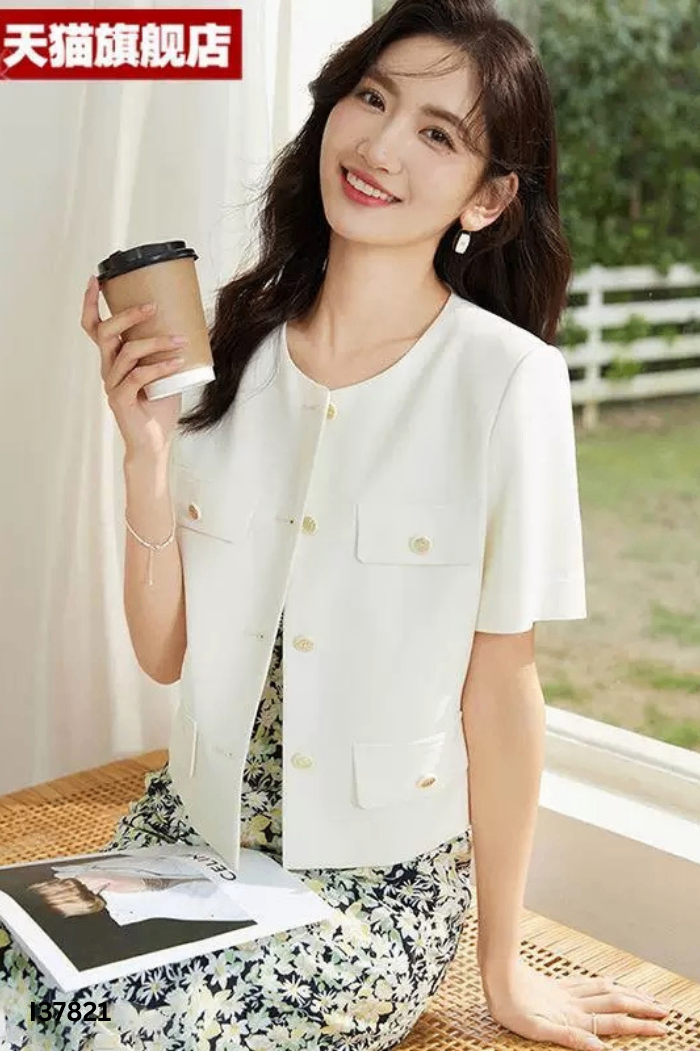 Áo dạ tweed trắng khuy vàng