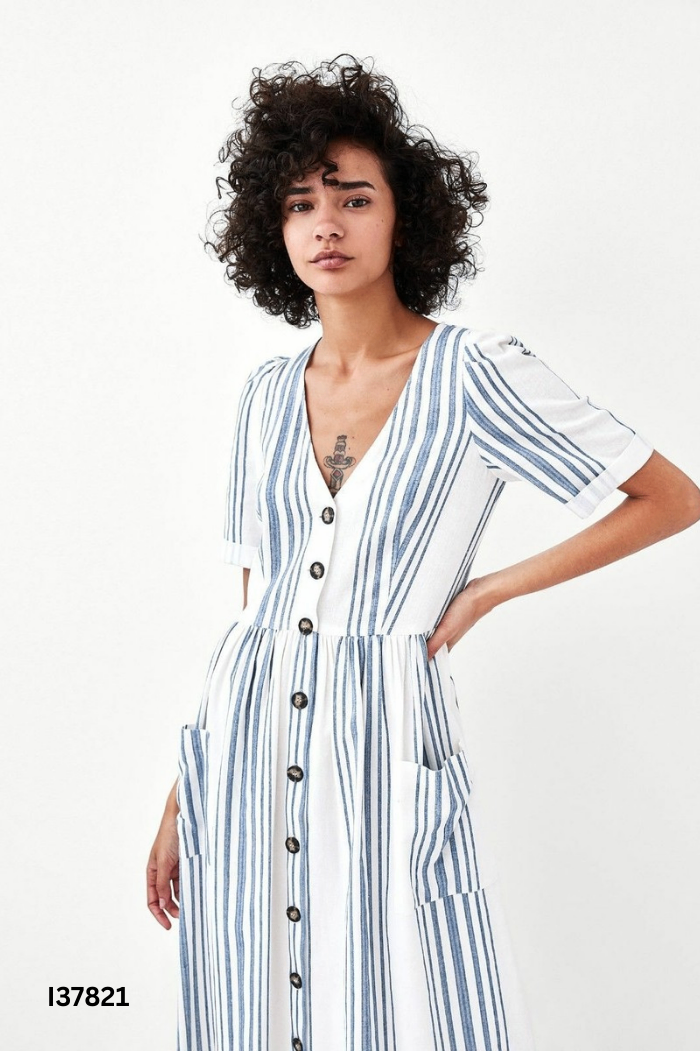 Váy ZARA nền trắng kẻ xanh