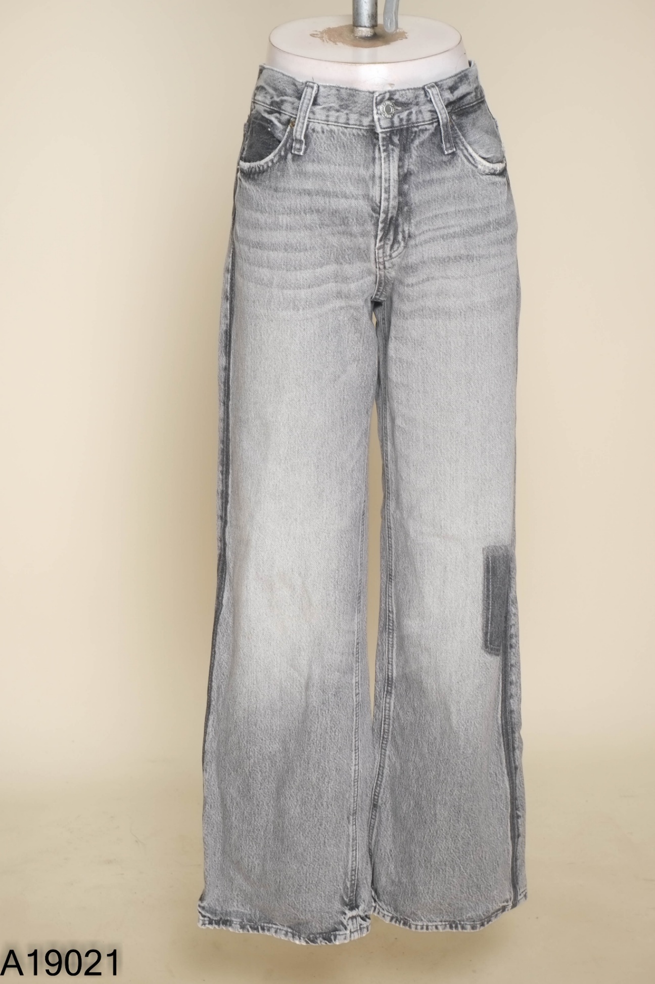 Quần jeans ZARA xám đen