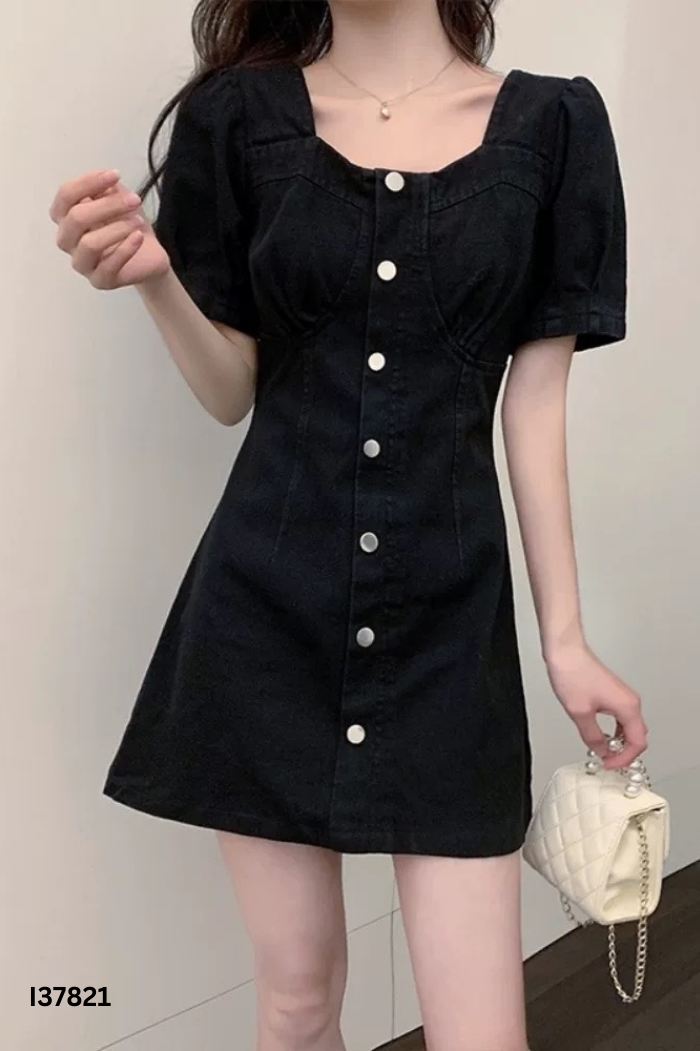 Váy jean đen cổ vuông