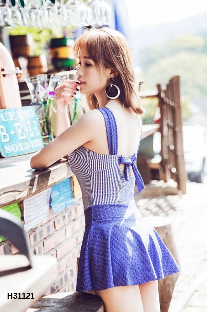 Đồ bơi kẻ sọc trắng