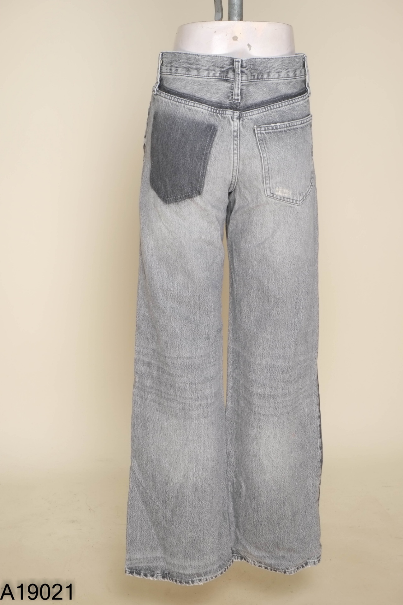 Quần jeans ZARA xám đen