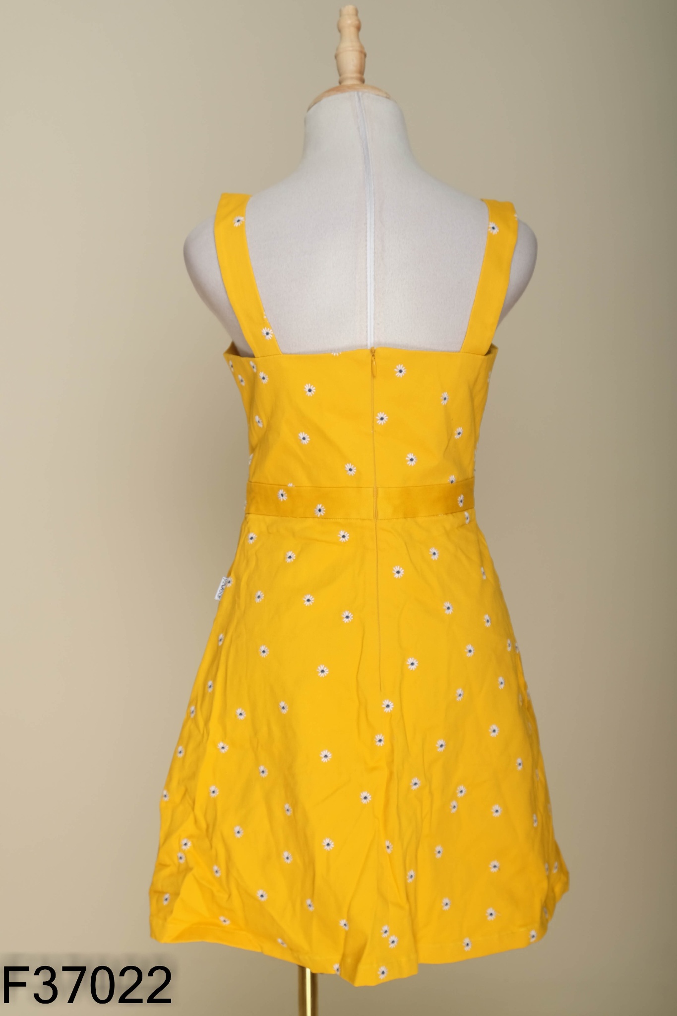 Váy vàng 92 WEAR thêu hoa