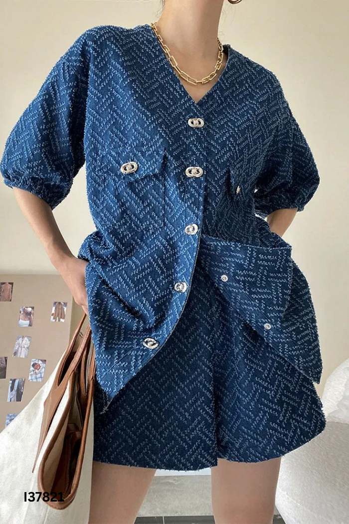 Áo jean xanh họa tiết