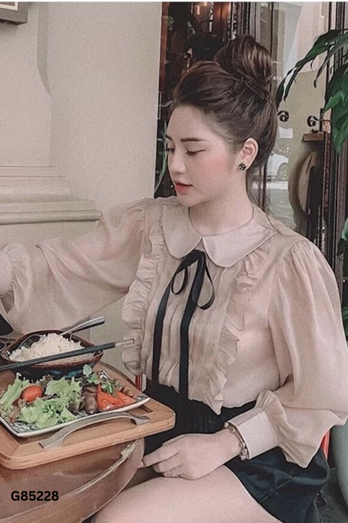 Áo nâu be viền bèo nơ đen