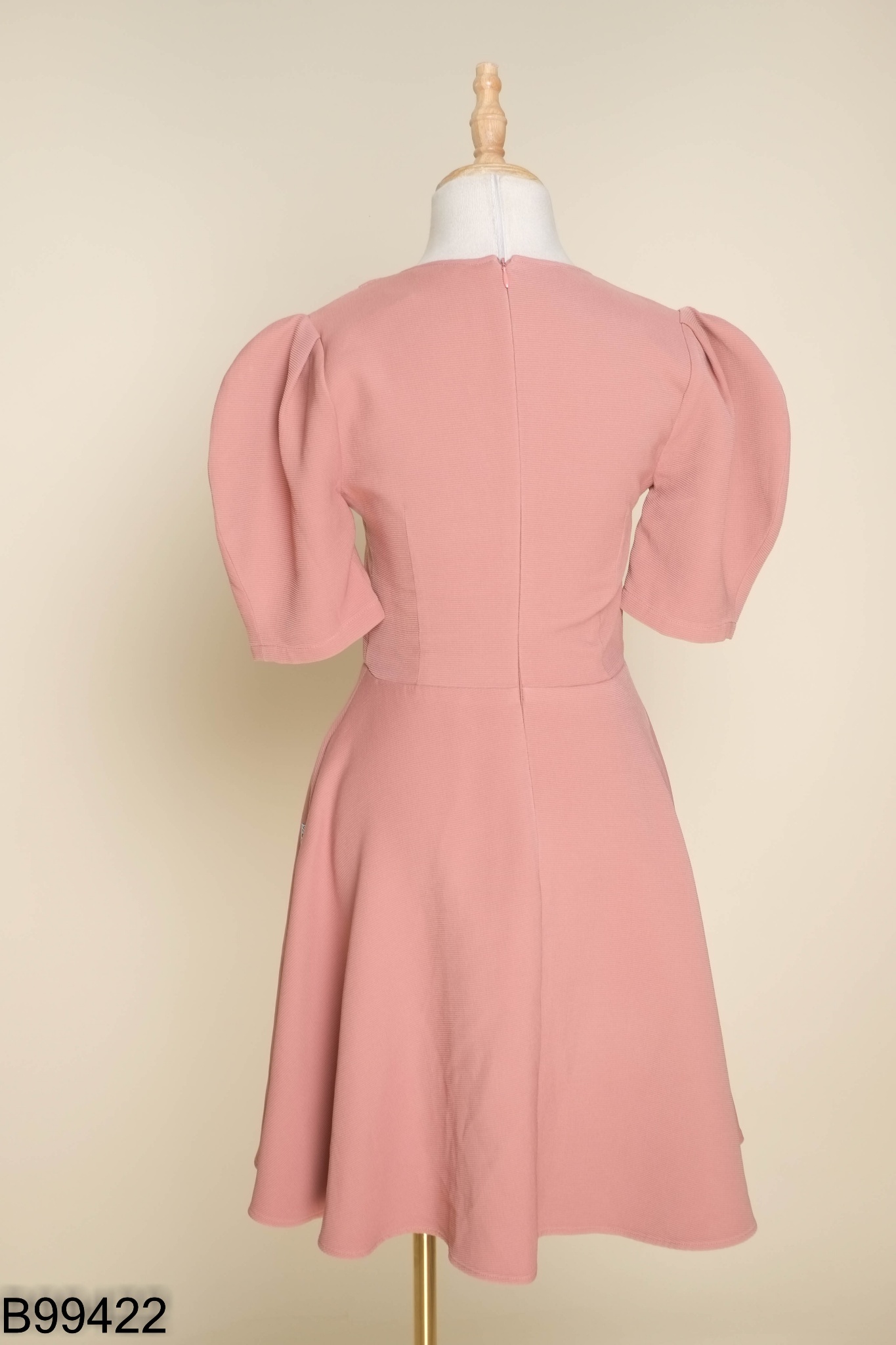 Váy 92 WEAR hồng khoét vai