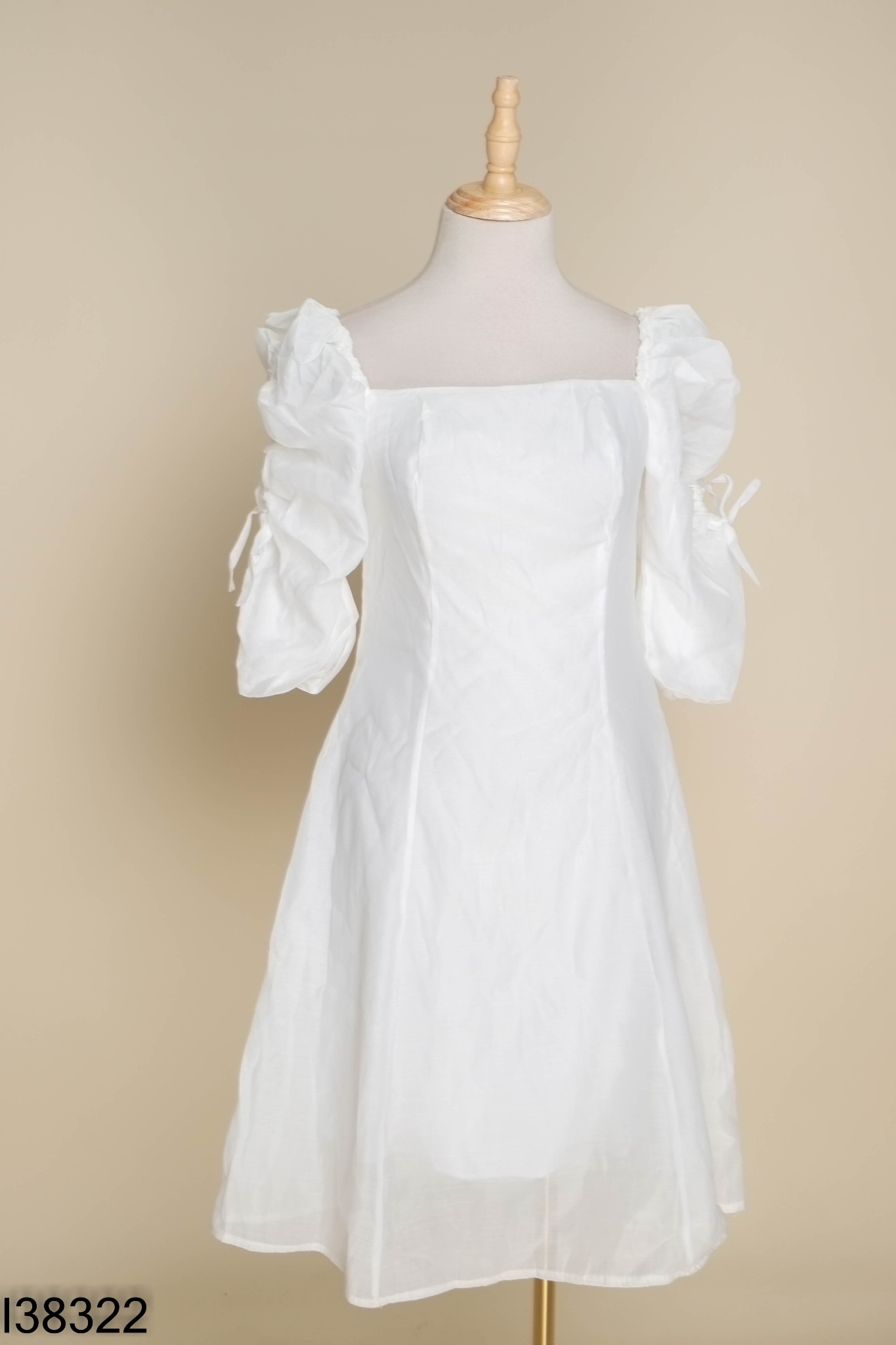 Váy chiffon trắng tay dúm