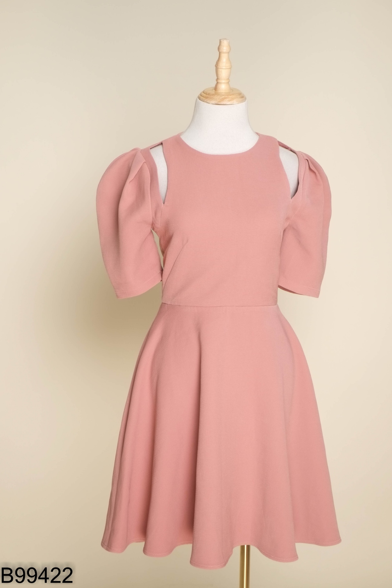 Váy 92 WEAR hồng khoét vai