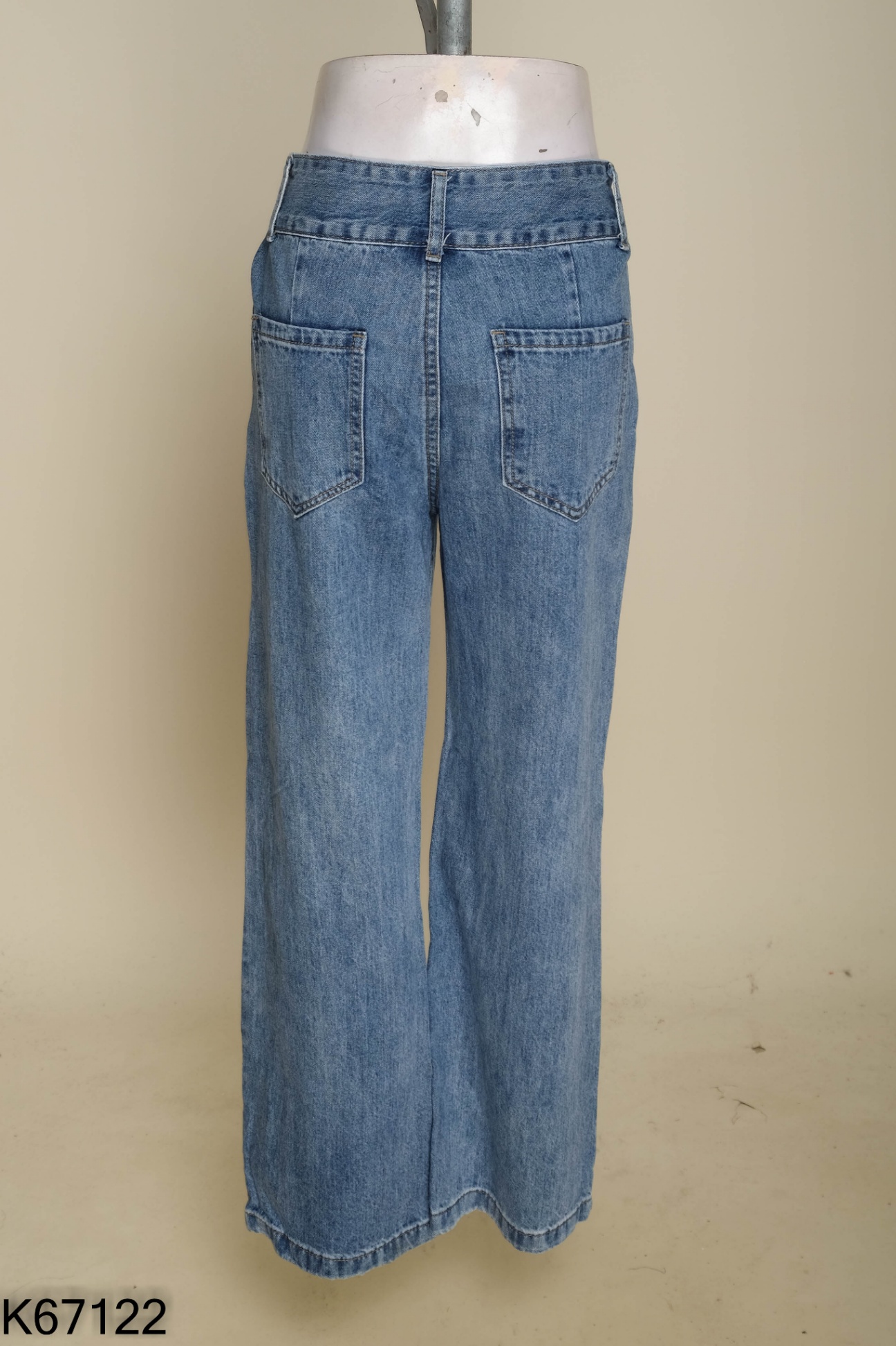 Quần jeans xanh ống suông