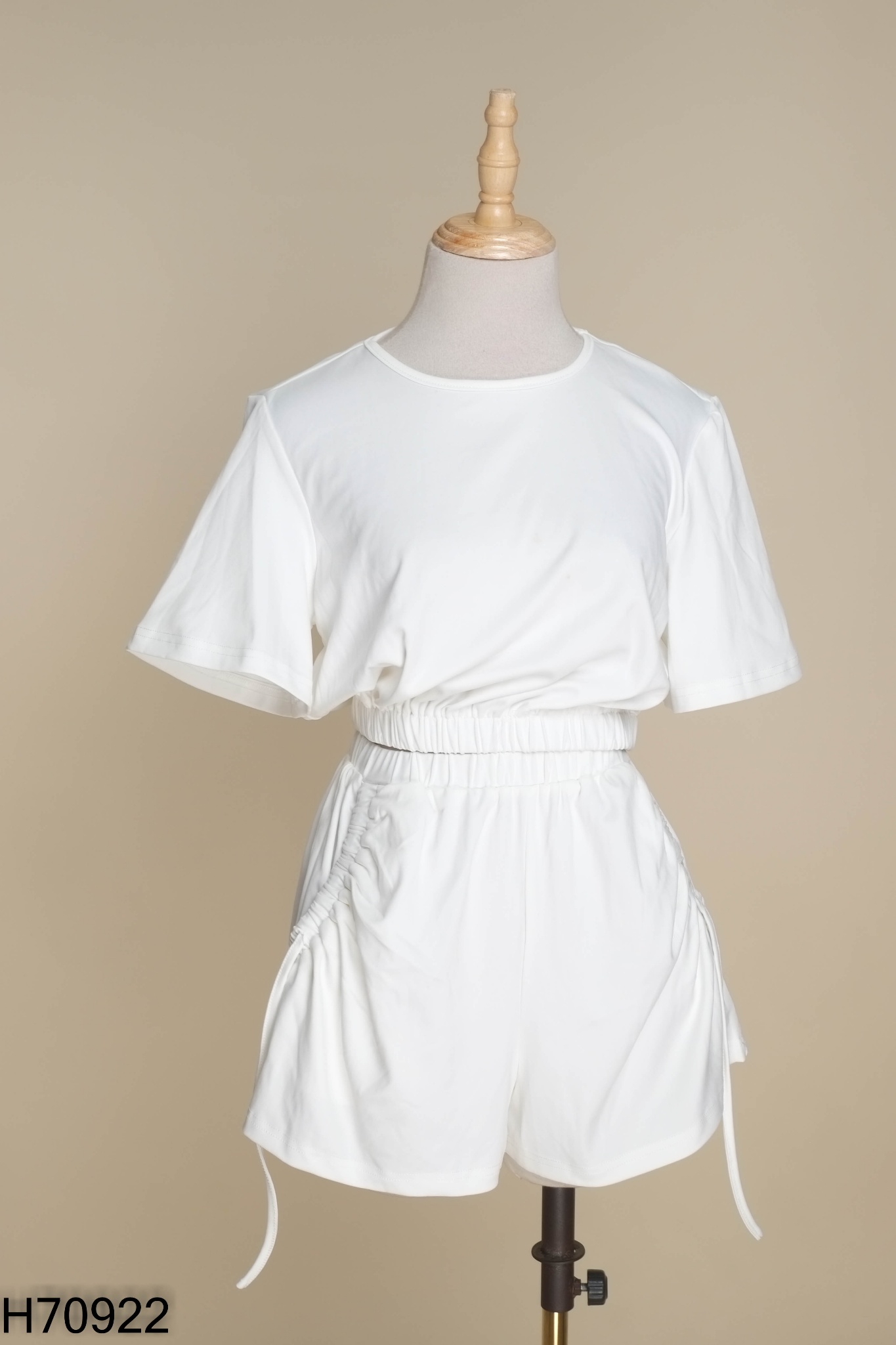 Set Áo trắng SHEIN trơn + quần shorts