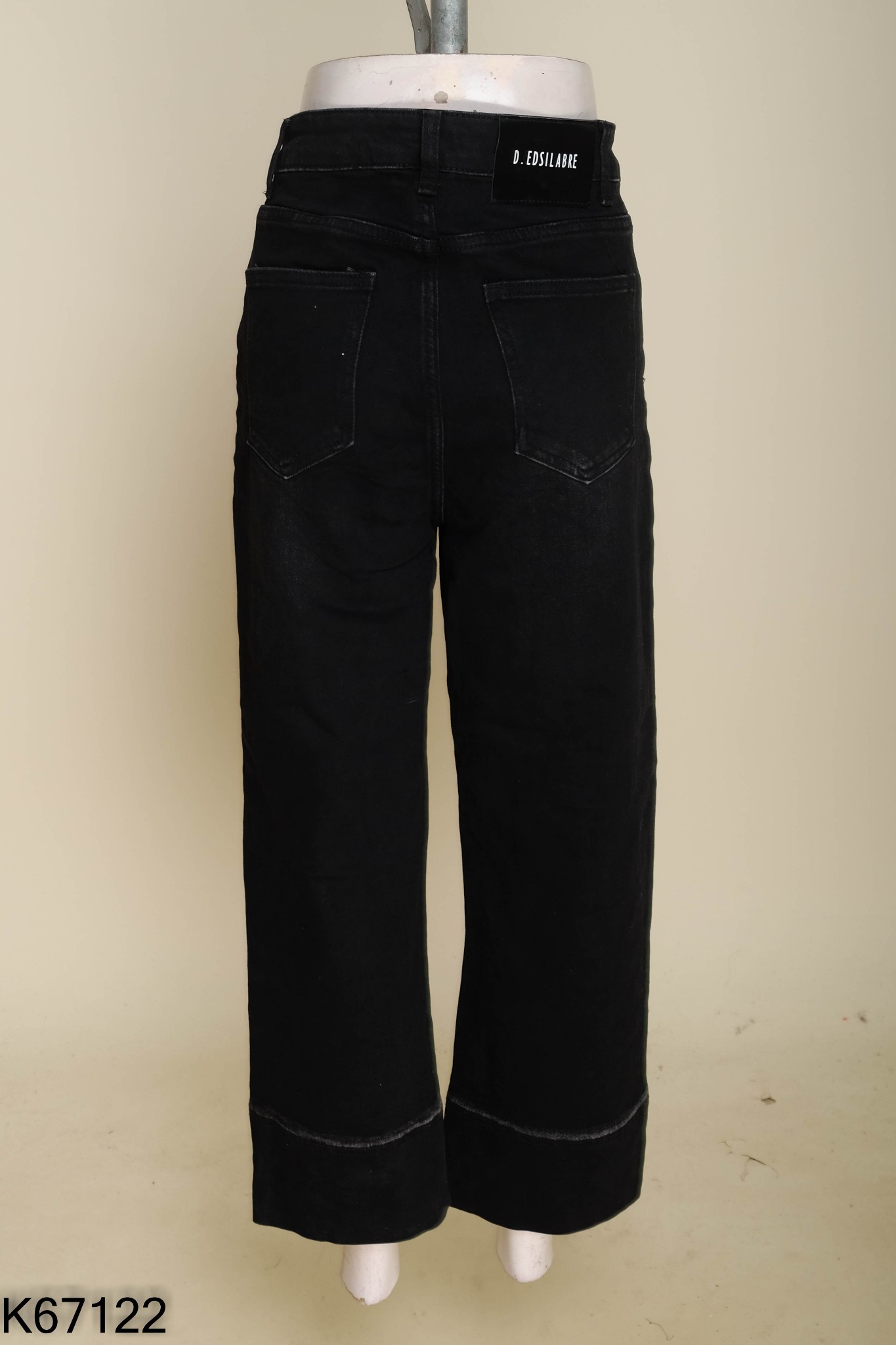 Quần jeans đen ống suông