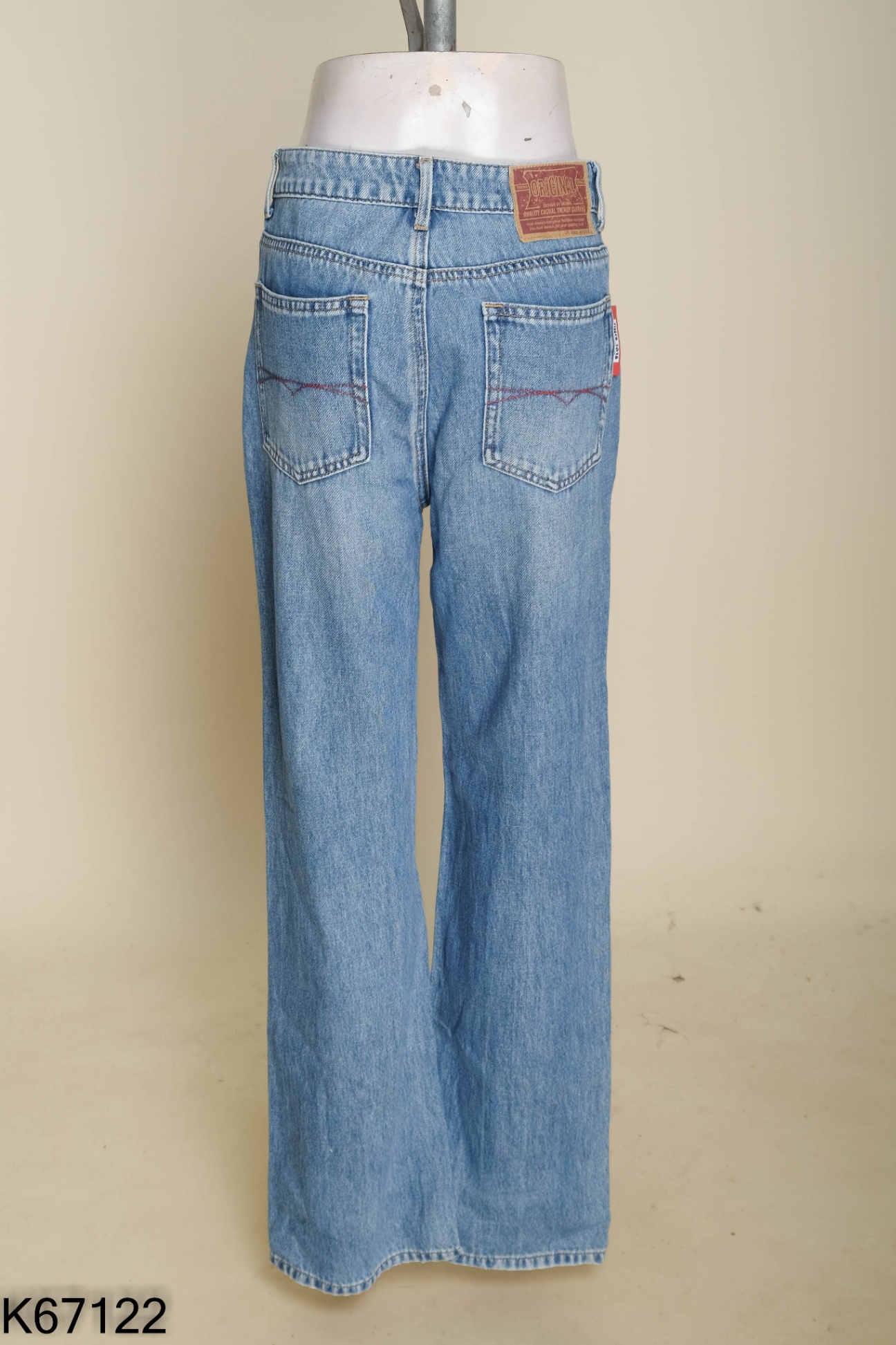 Quần jeans xanh nhạt