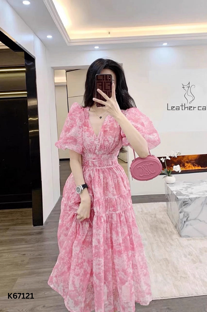 Váy hồng hoa trắng