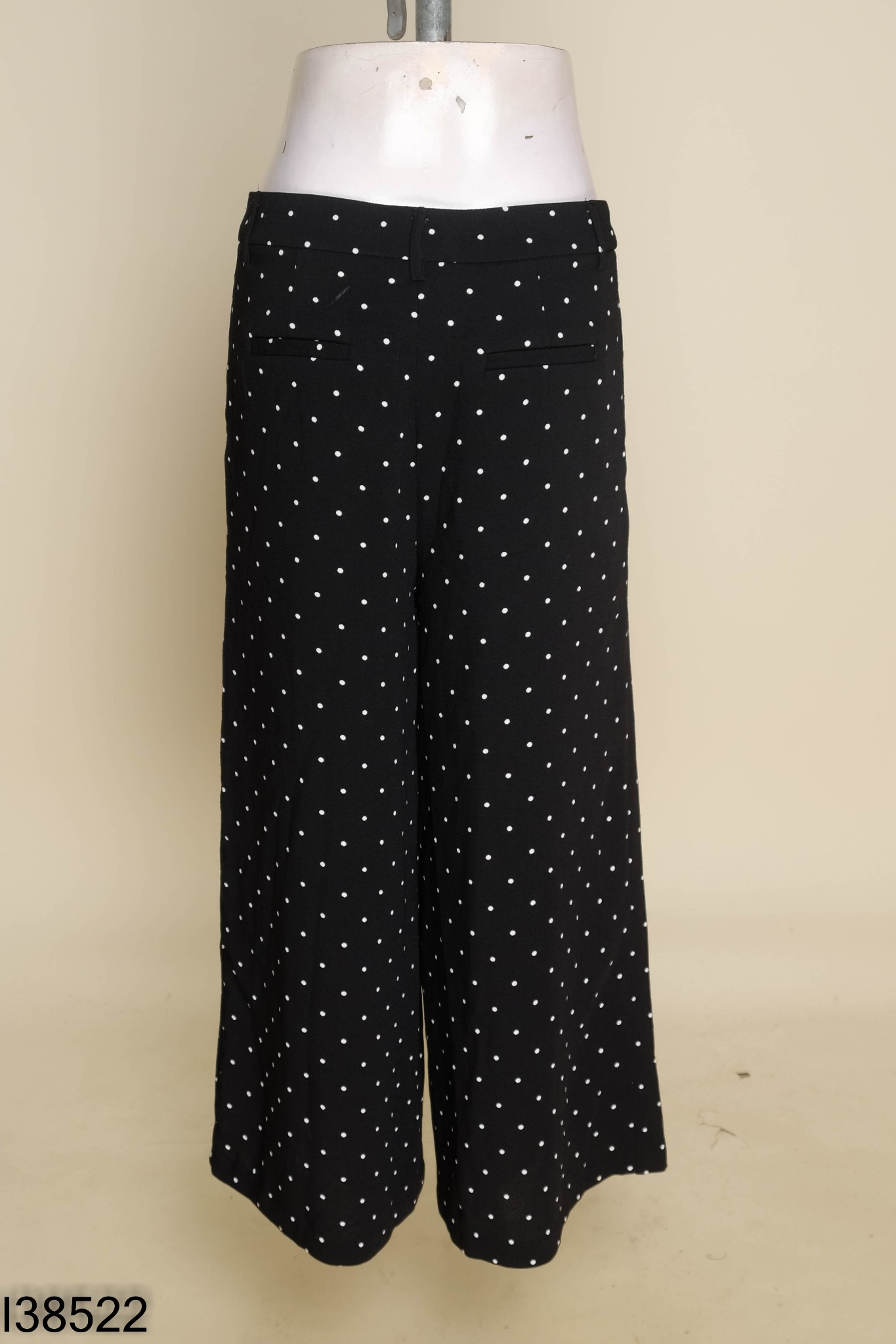 NEWTAG Quần đen PULL BEAR chấm bi