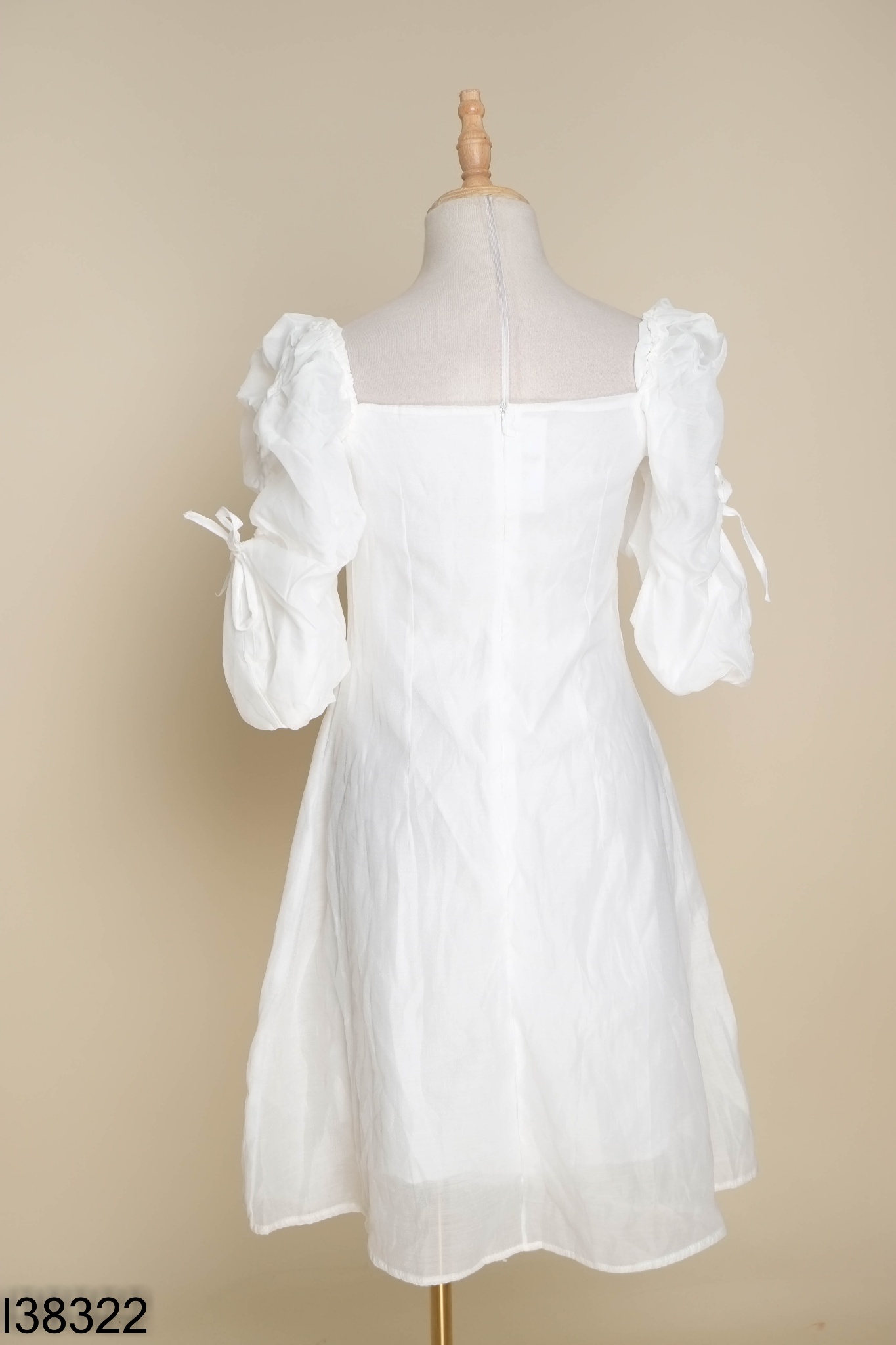 Váy chiffon trắng tay dúm