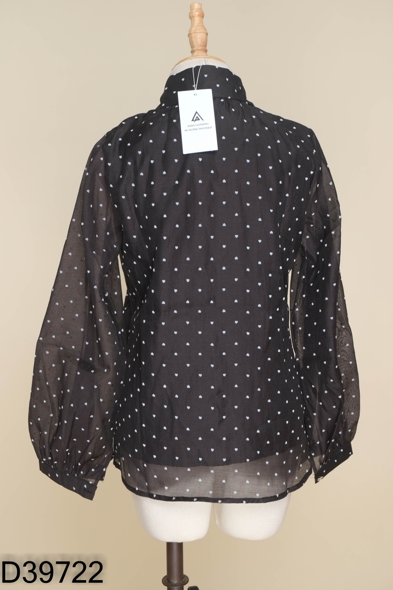 NEWTAG Áo ANNIIN CLOTHING đen hoạ tiết tim trắng
