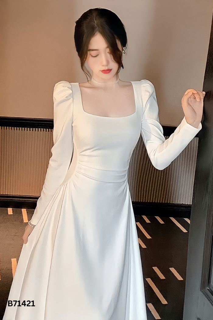Váy be cổ vuông