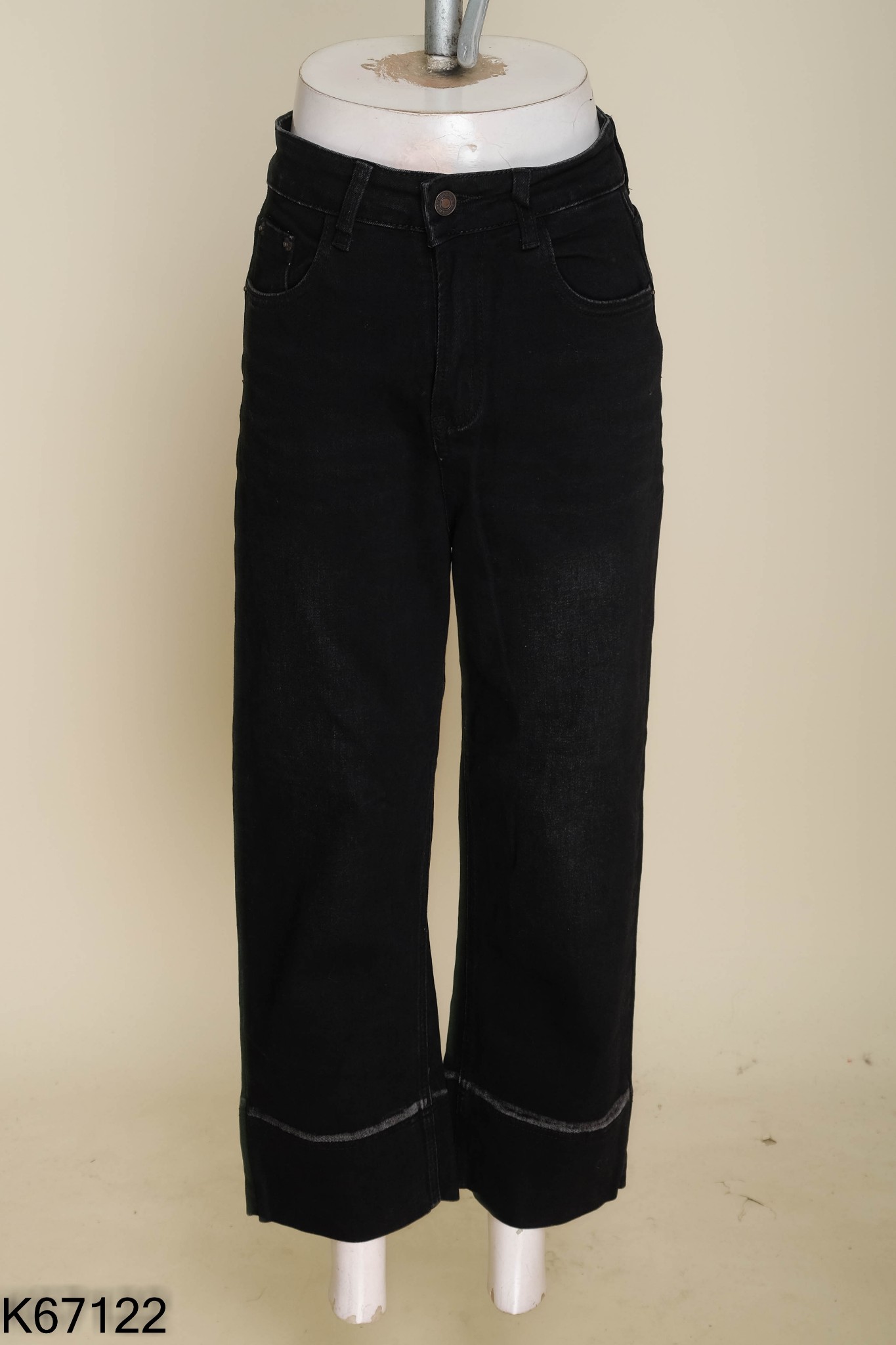 Quần jeans đen ống suông
