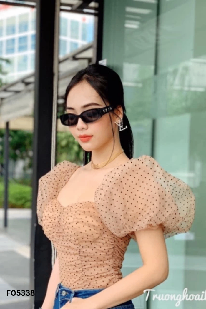 Áo lưới nâu chấm bi