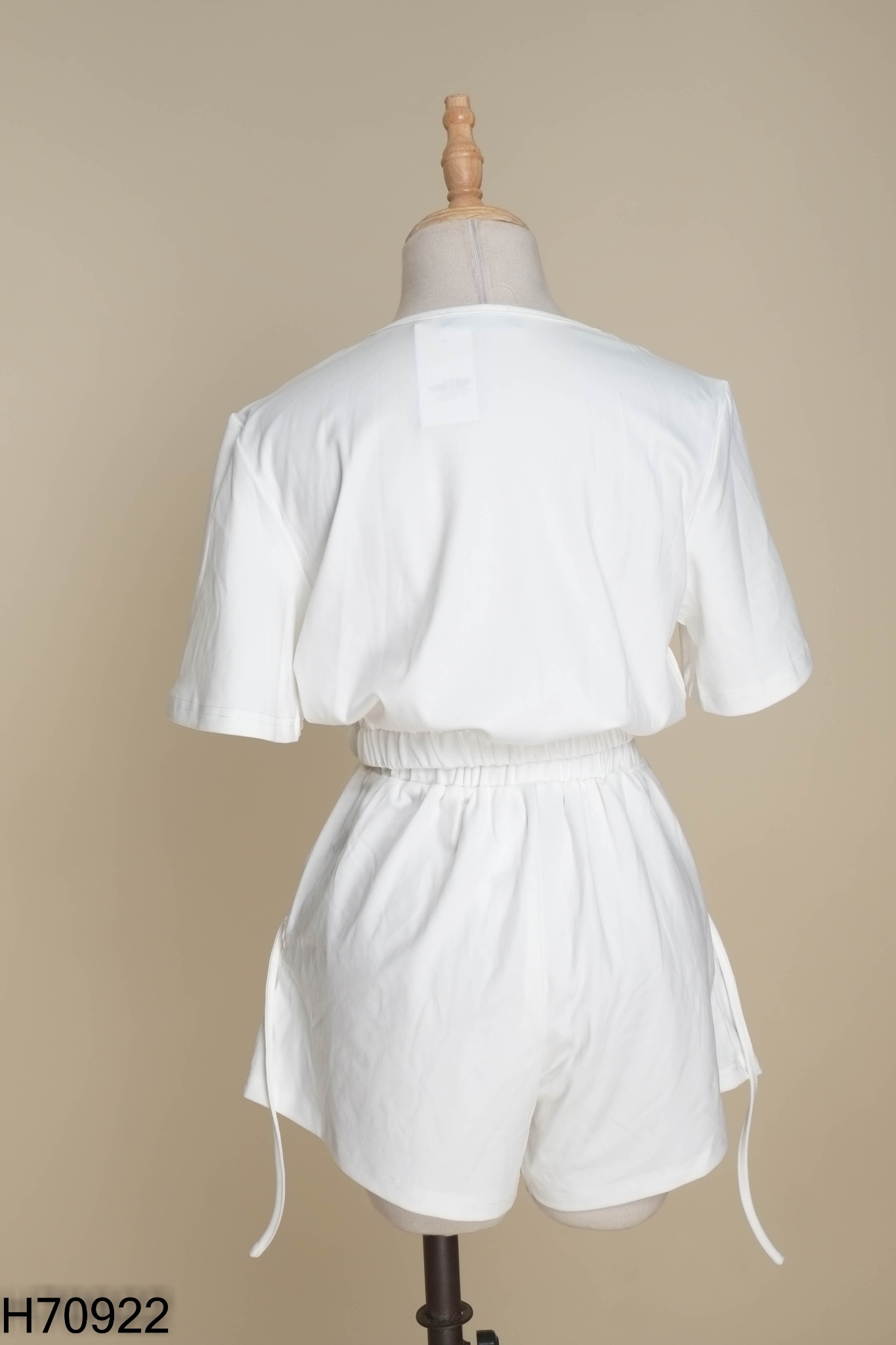 Set Áo trắng SHEIN trơn + quần shorts