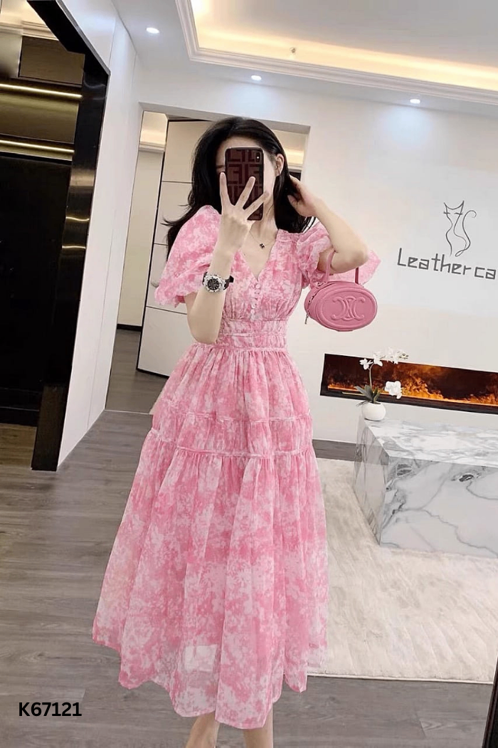 Váy hồng hoa trắng