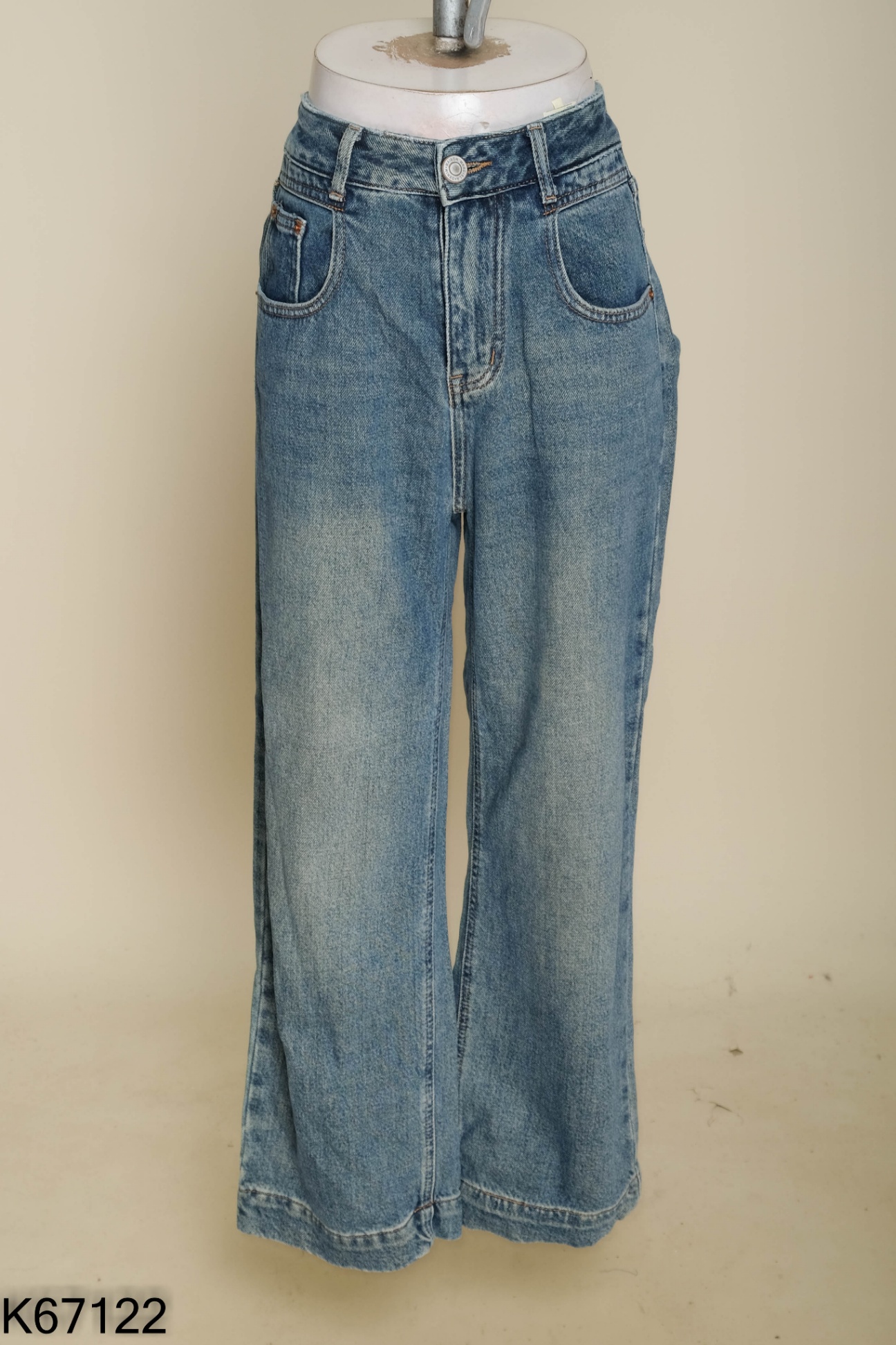 Quần jeans xanh trơn suông