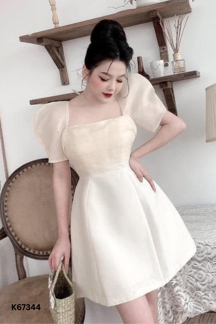 Váy be cổ vuông