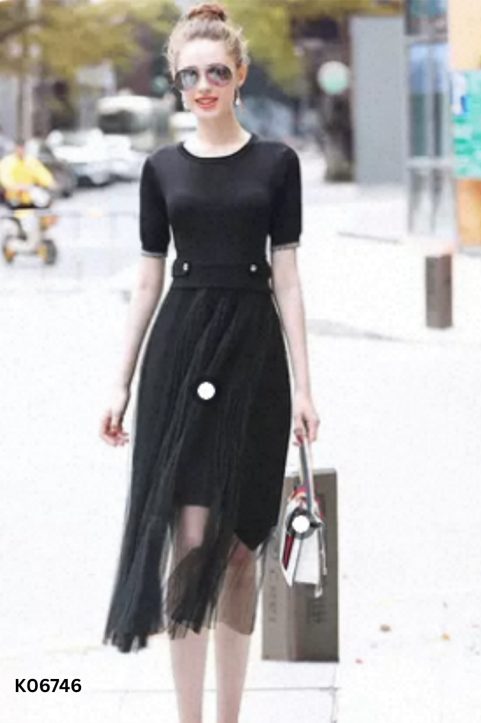 Váy len đen phối lưới
