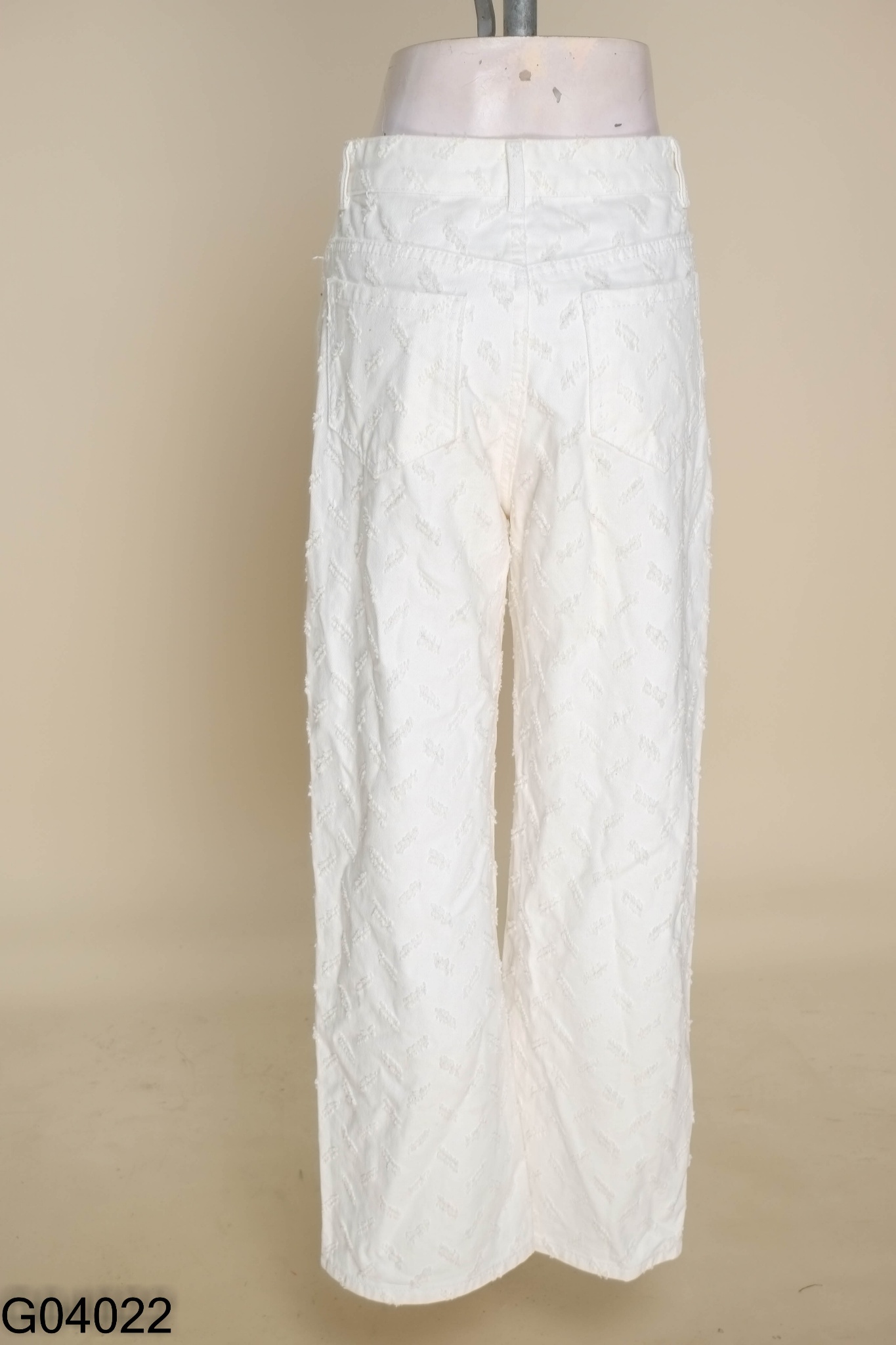 Quần jeans trắng xước