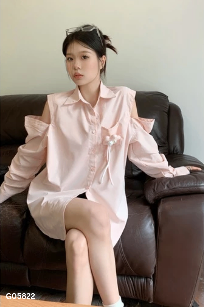Áo sơ mi hồng khoét vai
