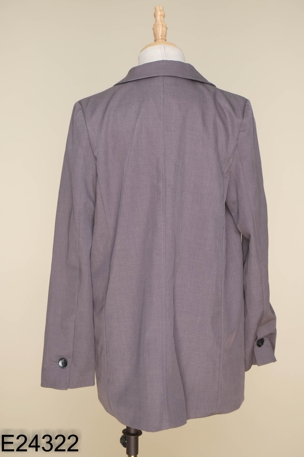 Blazer xám charm bạc