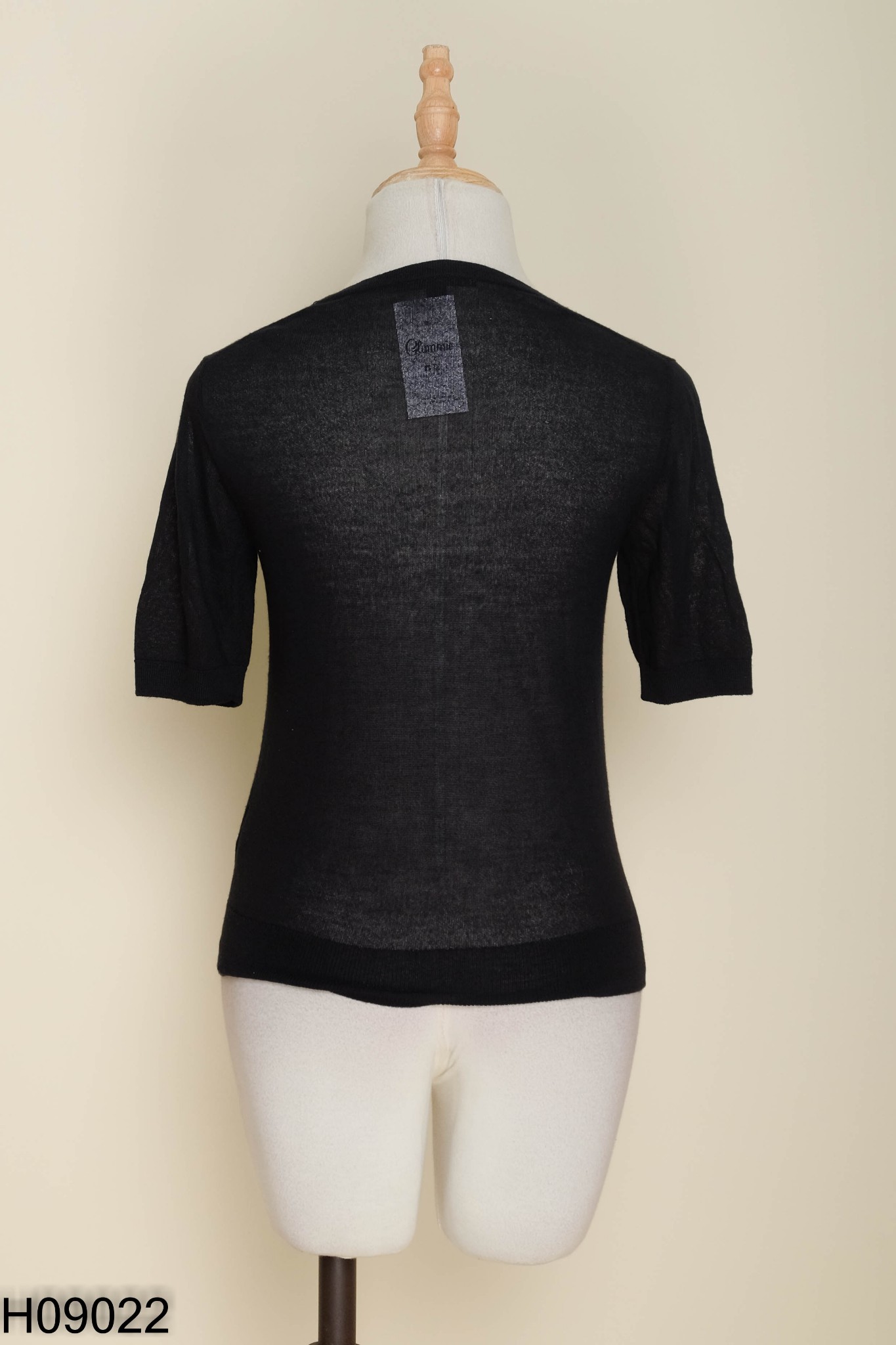 Áo UNIQLO đen mỏng