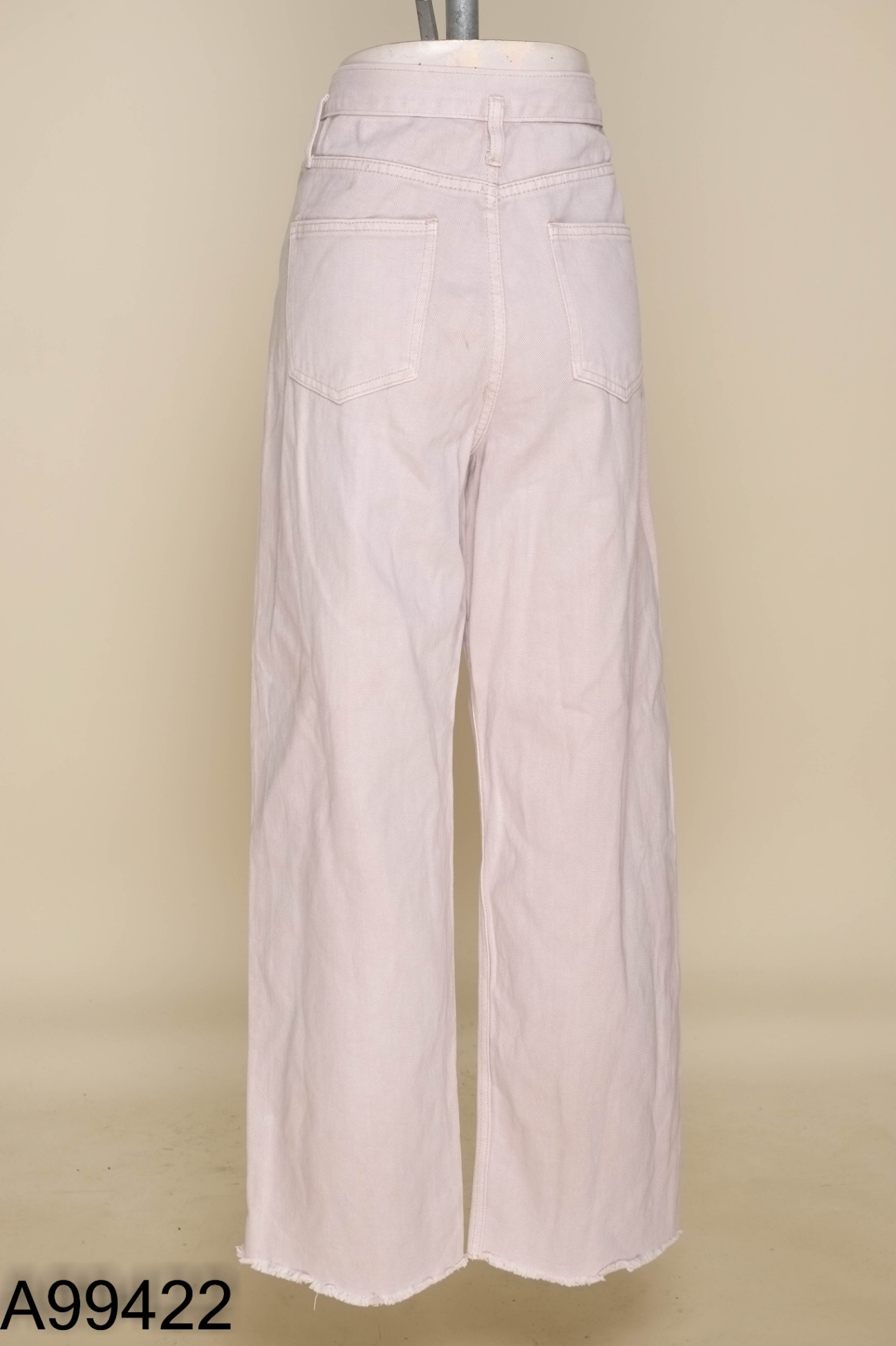Quần jeans hồng phối đai da nâu