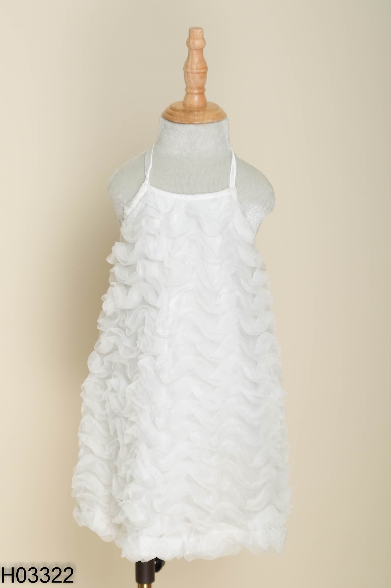 Váy KIDS trắng cổ yếm