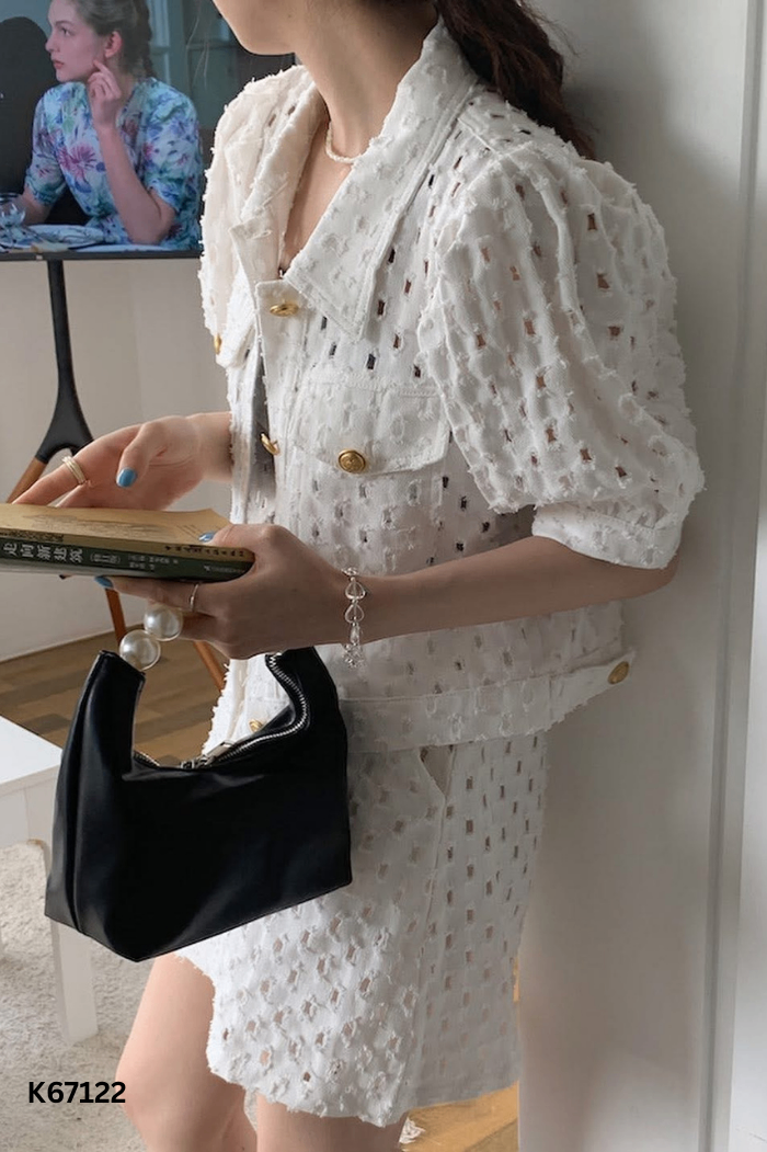 SET Áo + chân váy be lỗ
