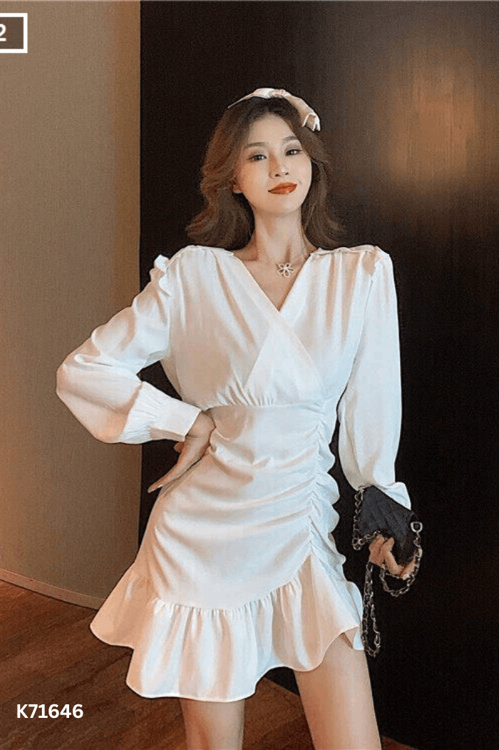 Váy trắng cố V