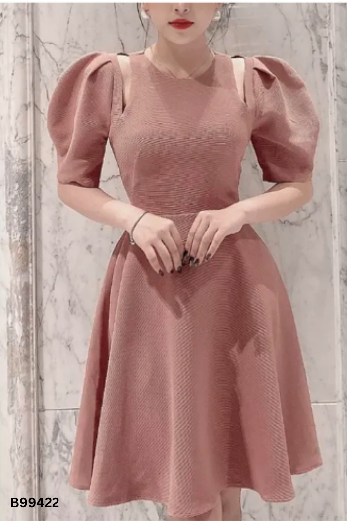Váy 92 WEAR hồng khoét vai