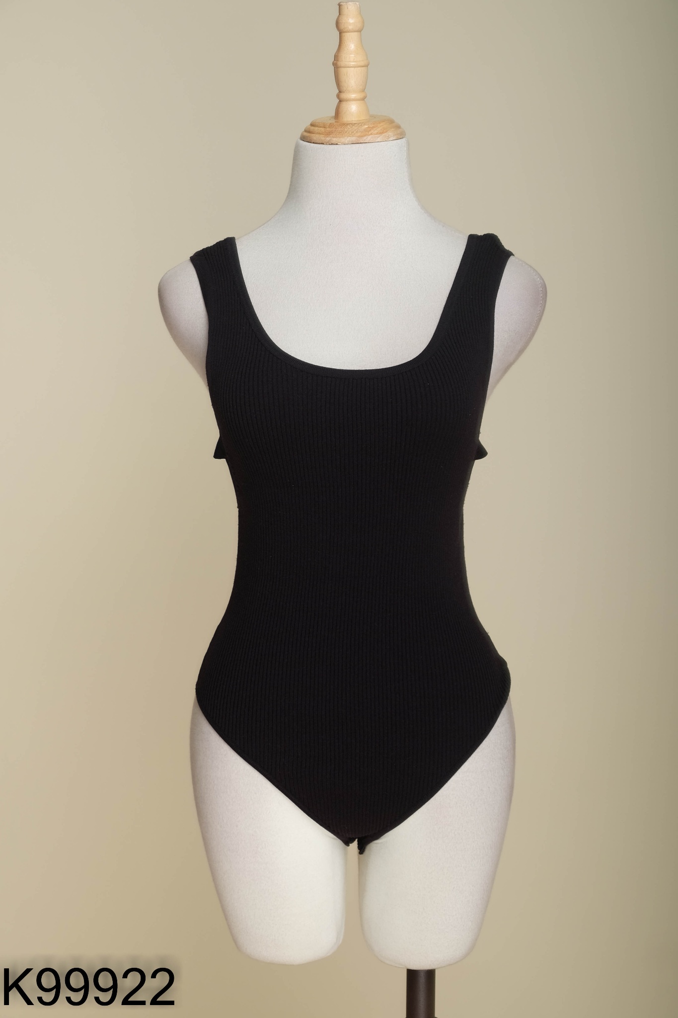 NEWTAG Bodysuit BERSHKA đen trơn