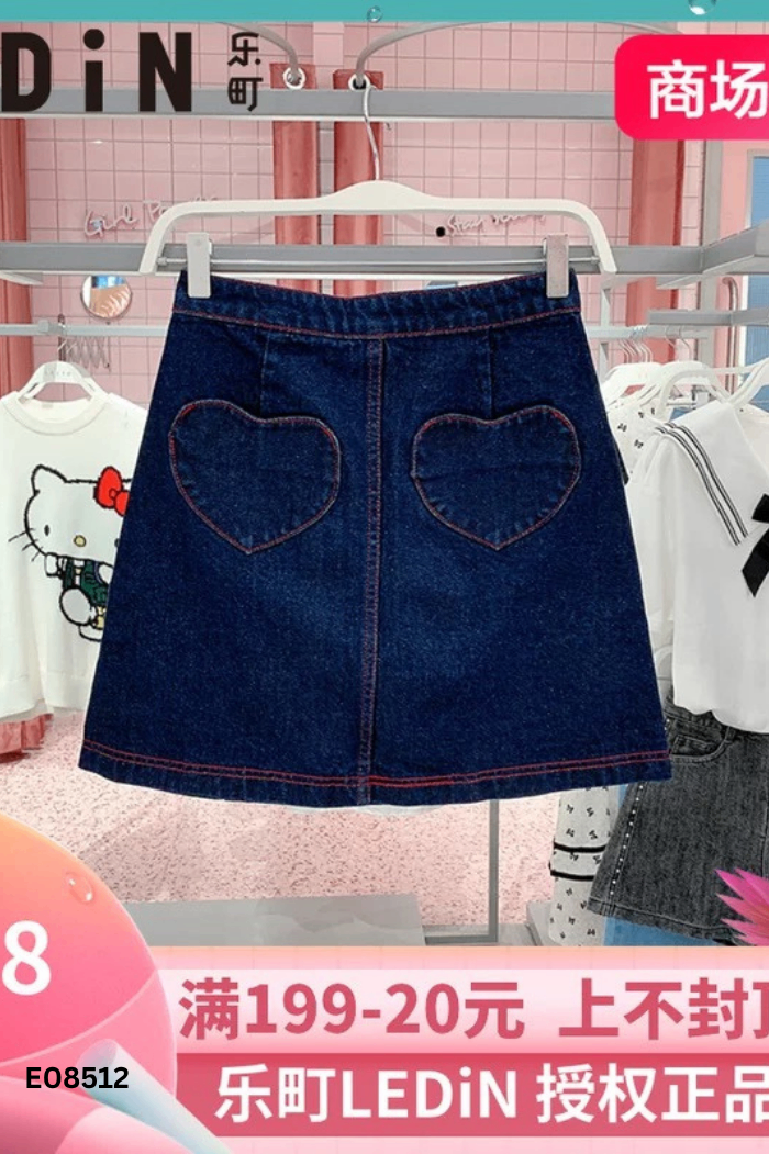 Chân váy jeans xanh chỉ đỏ