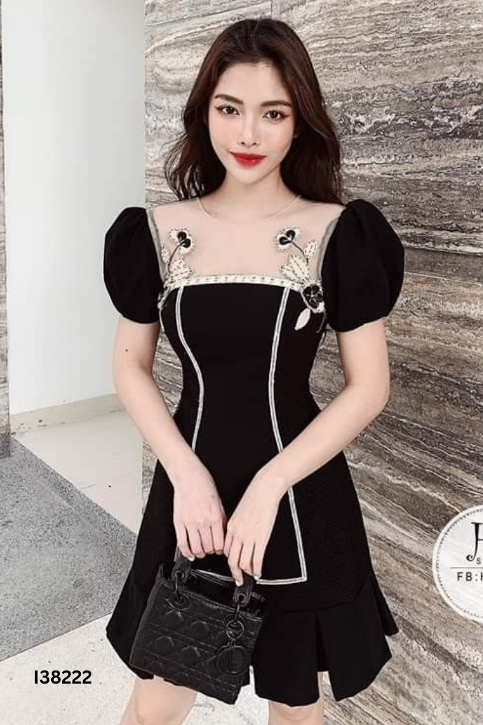 Váy đen mix lưới hoa