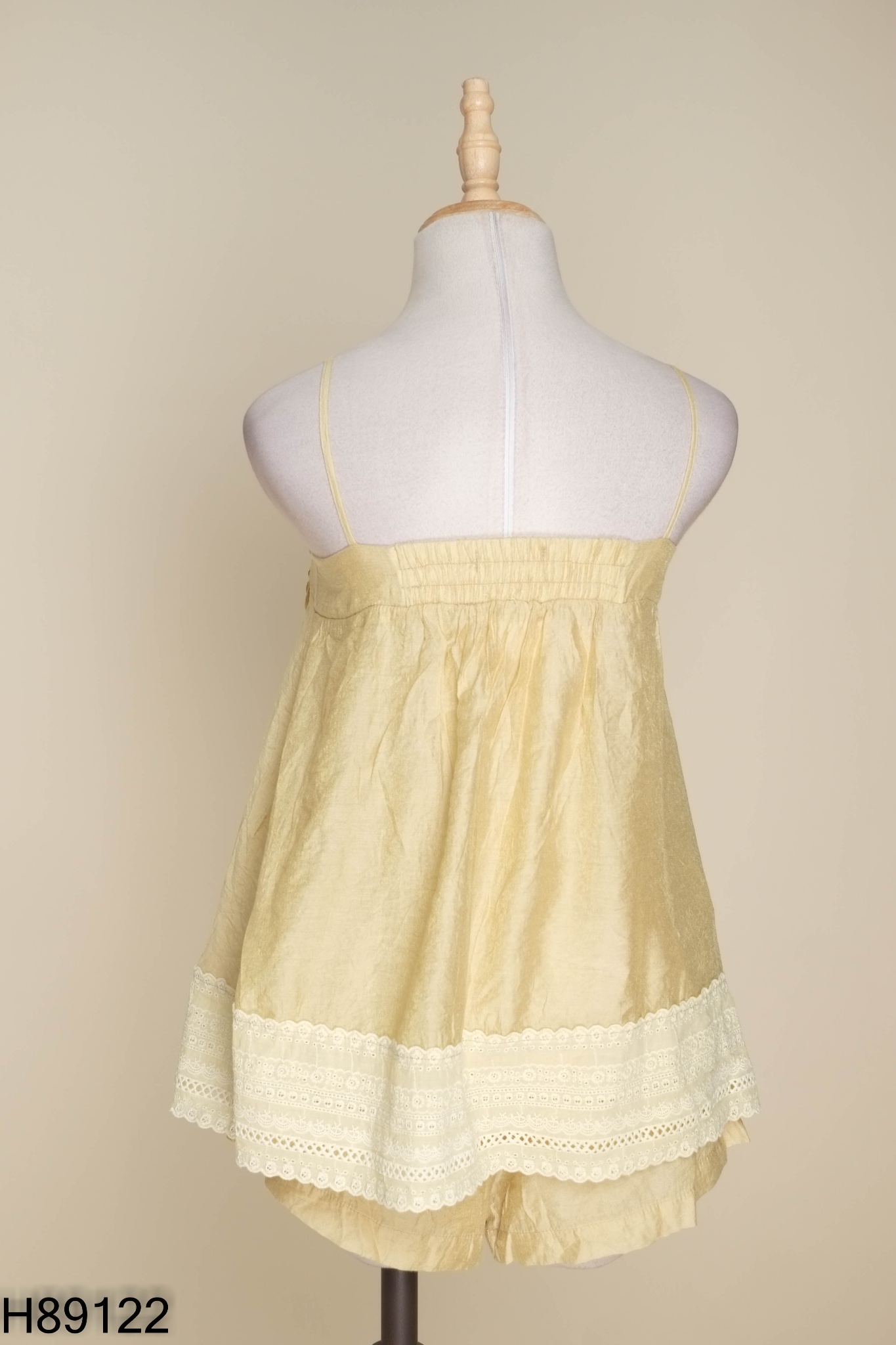 SET Áo vàng hai dây + quần short