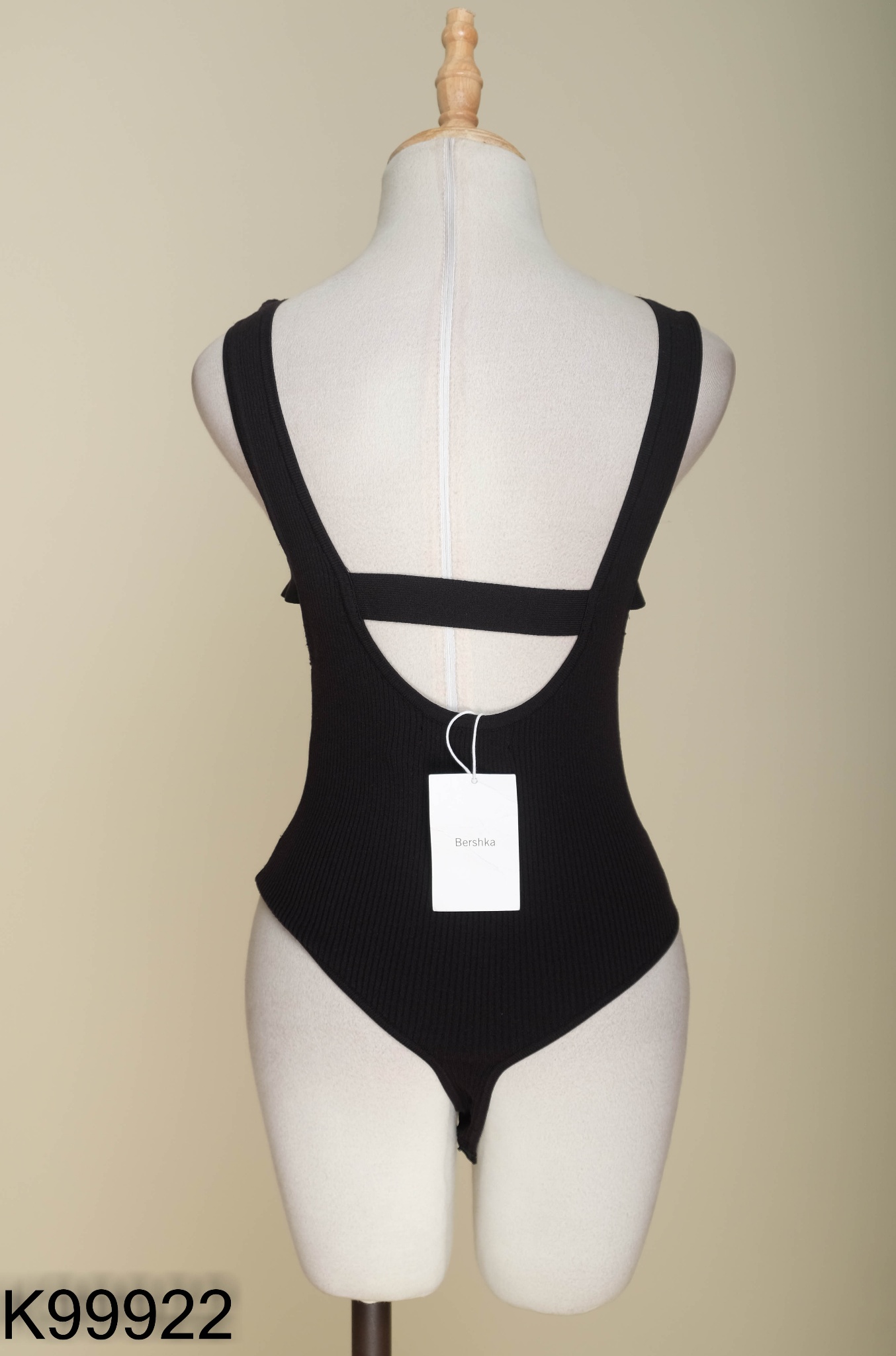 NEWTAG Bodysuit BERSHKA đen trơn