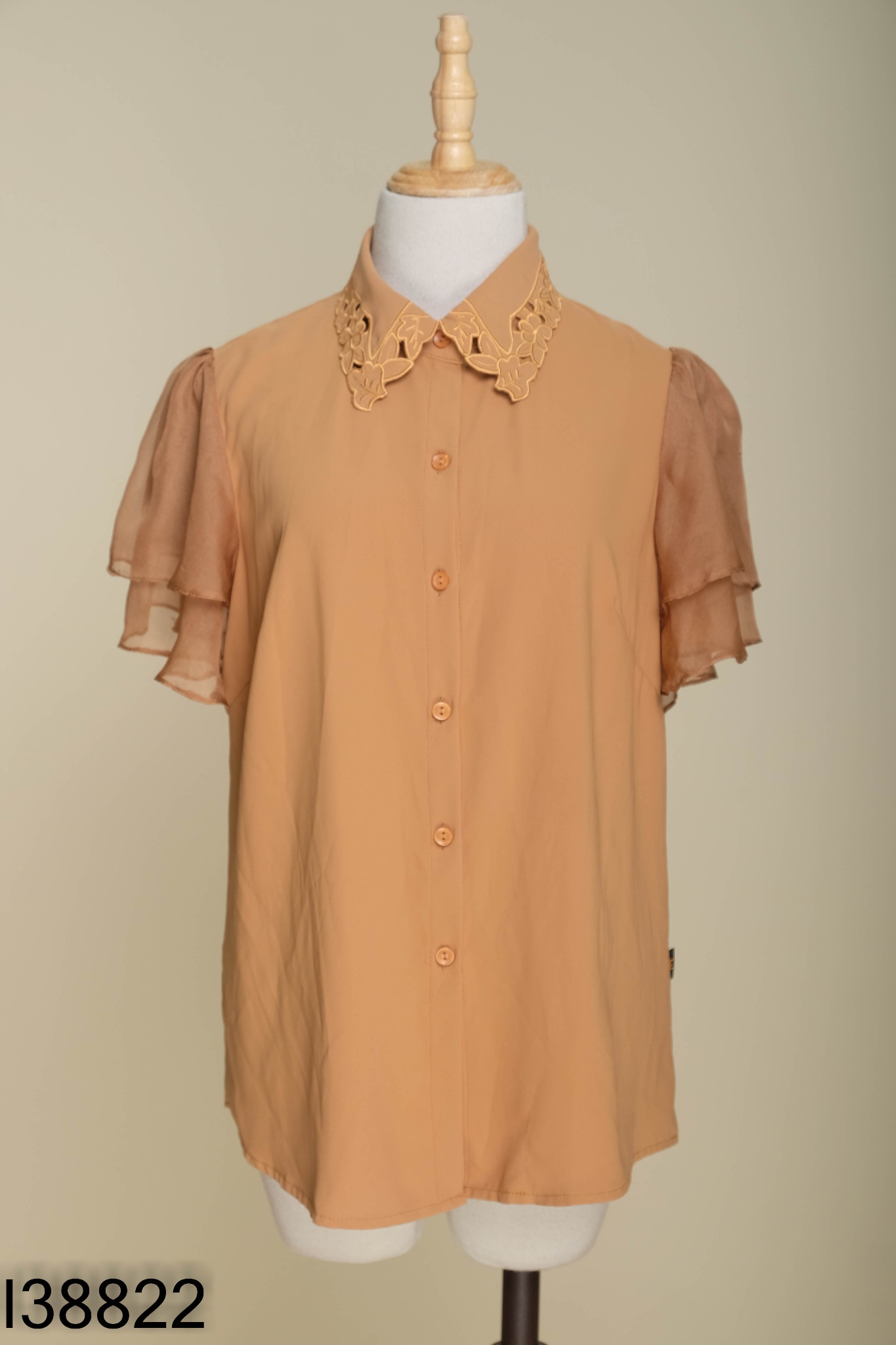 Áo M OUTFIT nâu viền cổ ren