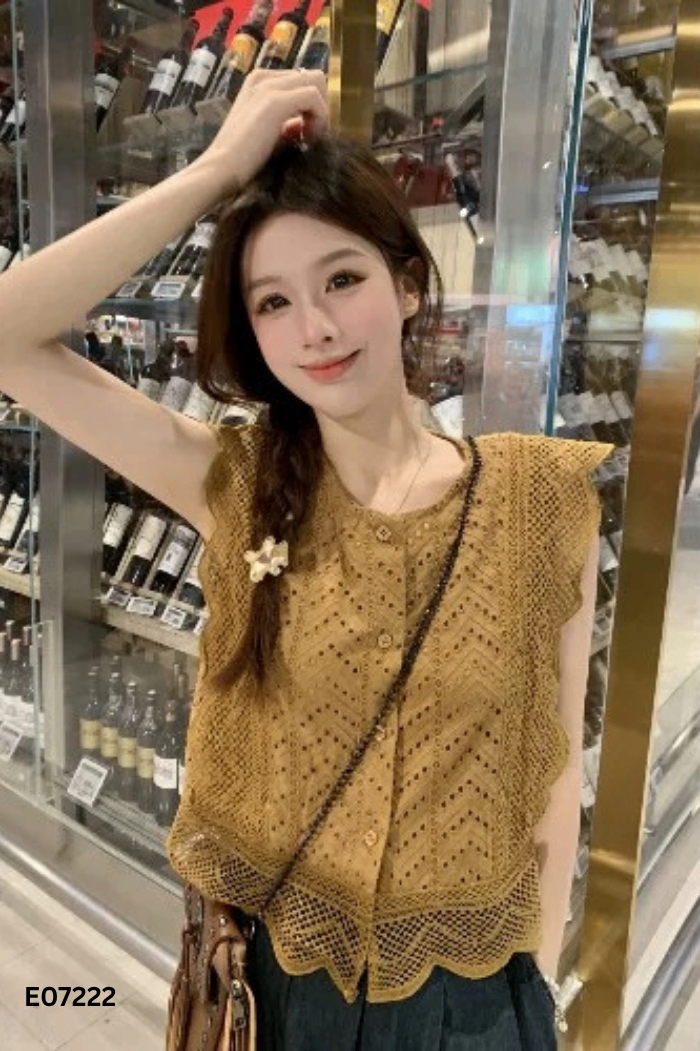 NEWTAG Áo nâu họa tiết ren