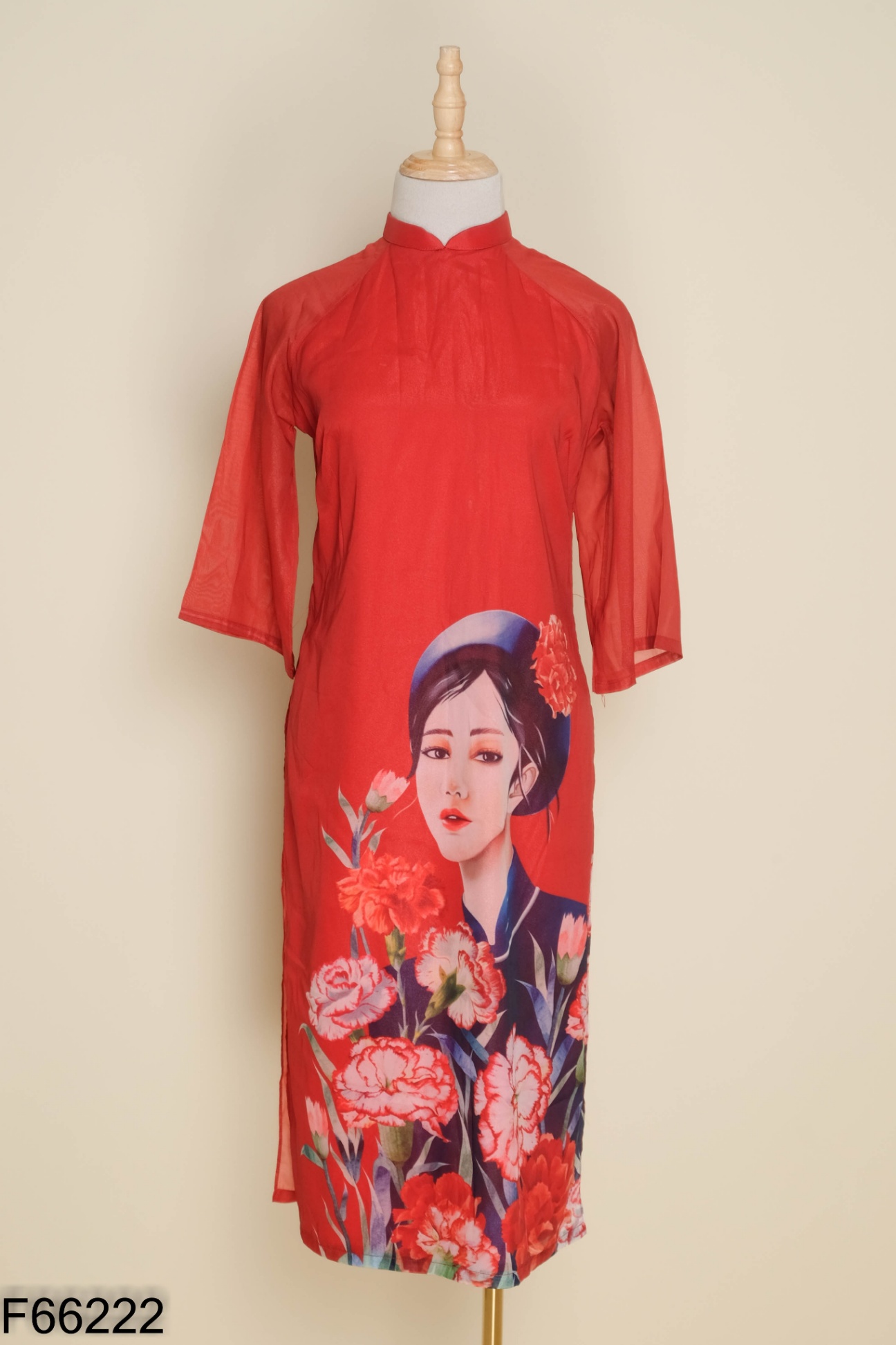 Áo dài đỏ họa tiết hình