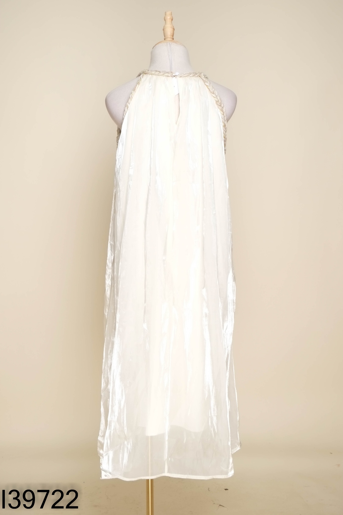Váy trắng be organza cổ yếm