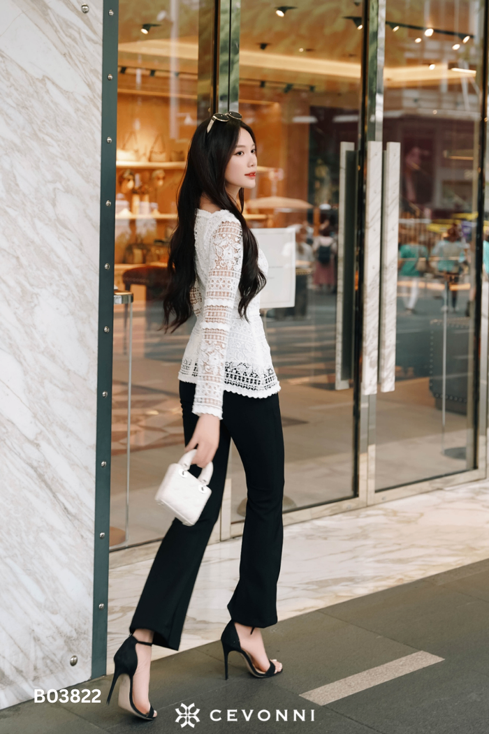 Áo CEVONNI ren trắng cổ vuông