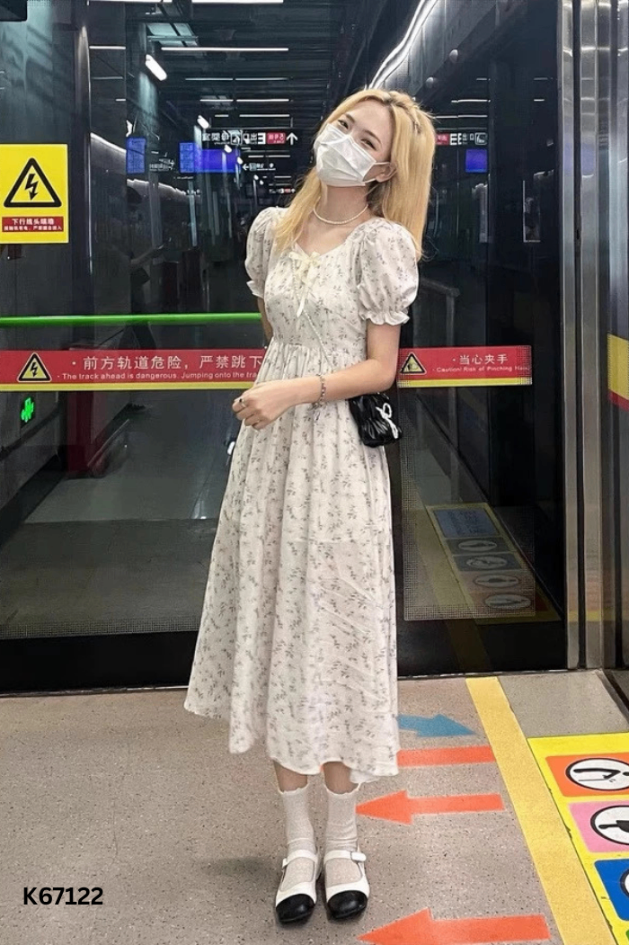 Váy be hoạ tiết cổ V