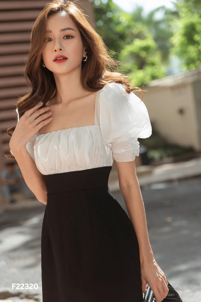 Váy đen RECHIC phối tay organza trắng