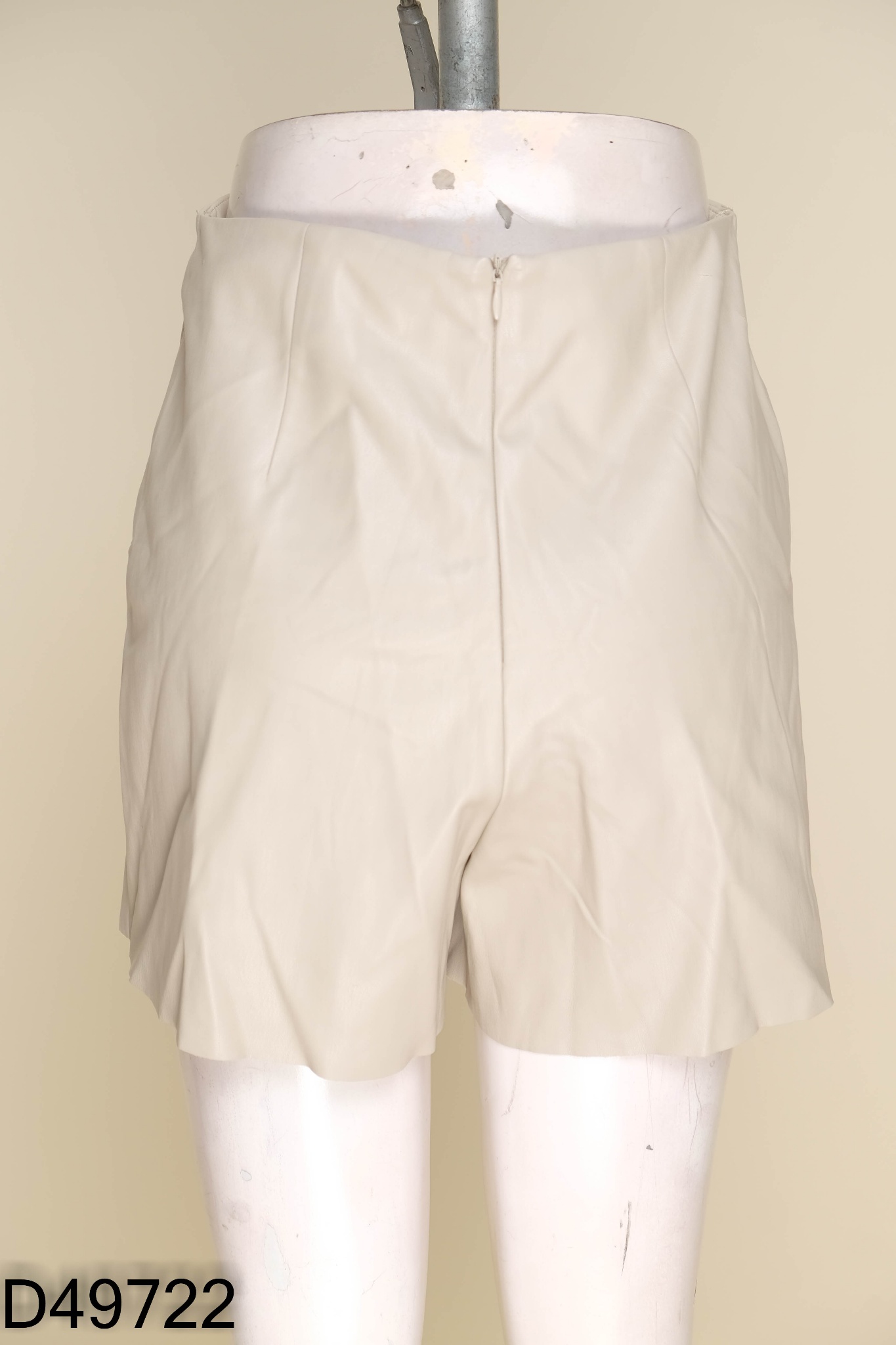 Quần shorts ZARA da be giả váy (CẮT TAG)